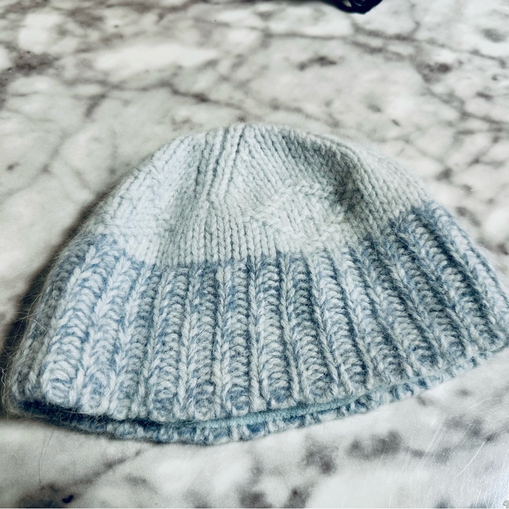 American Eagle women’s beanie. Blue colors. Soft fleece lined inside.